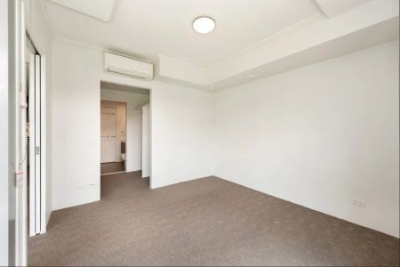 Spacious One-Bedroom Apartment in 'Liberte', Kangaroo Point - Photo 3