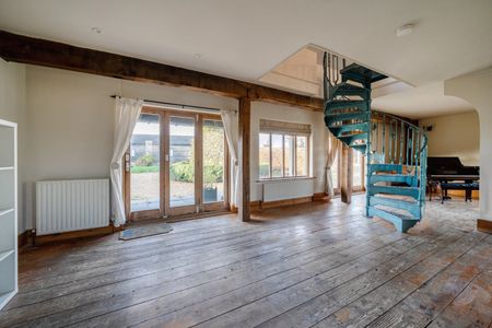 2 bedroom semi-detached house to rent - Photo 2