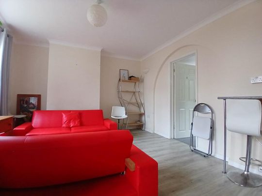 4 bedroom semi-detached house to rent - Photo 1