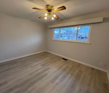 Central – 2 bed, 1 bath main floor suite - Photo 2