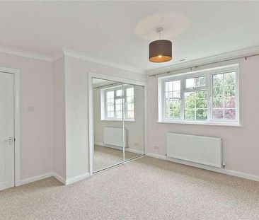 Park Lawn Road, Weybridge, Surrey, KT13 - Photo 6