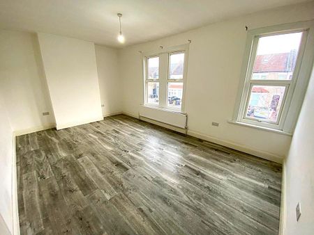 4 bedroom terraced house to rent - Photo 5