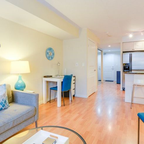 Adelaide Street West - Photo 1