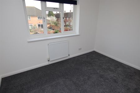 2 bedroom Semi-Detached House to let - Photo 2