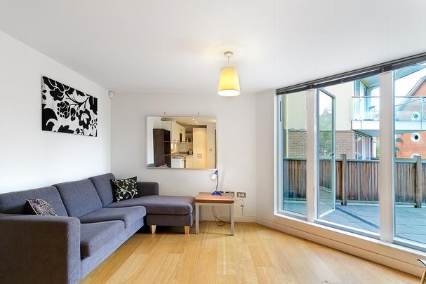 1 bedroom in a flat share to rent - Photo 1