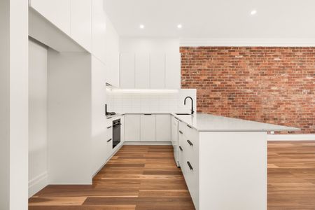 Charming Essendon Location with a Modern Renovation - Photo 3