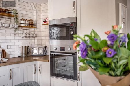 3 Bedroom Cottage - Photo 3