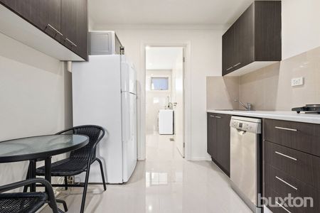 STUDIO UNIT - FURNISHED - RENT INCLUDES UTILITIES - Photo 5