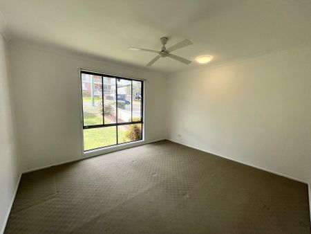 4 bedroom home in the heart of Budgewoi - Photo 5