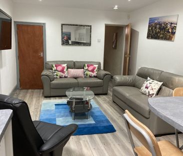 6 bedroom house to rent - Photo 2