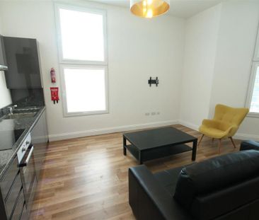 2 bedroom apartment to rent - Photo 3