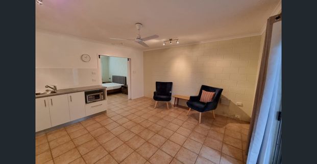 Ground Floor Unit - Furnished! - Photo 1