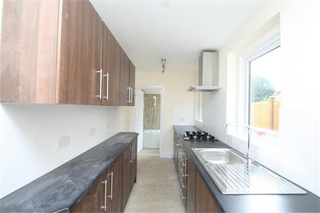 2 bedroom maisonette to rent - Photo 2