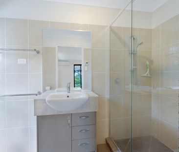 Lakeside Studio Oasis – Breathtaking Lake Views & Tranquil Garden S... - Photo 1