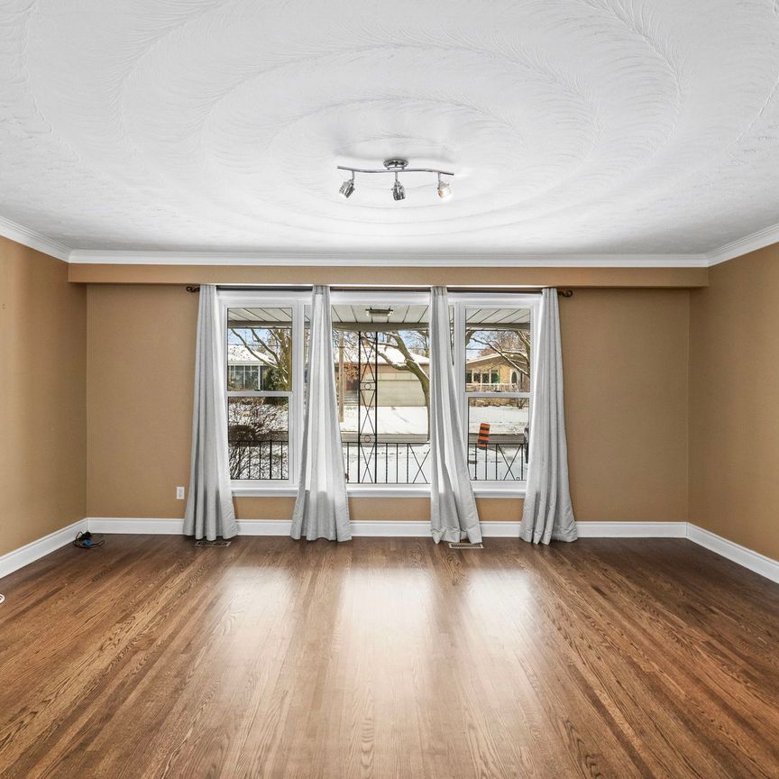 For Lease - 103 Summitcrest Drive Unit# Main floor, Toronto, Ontario - Photo 1