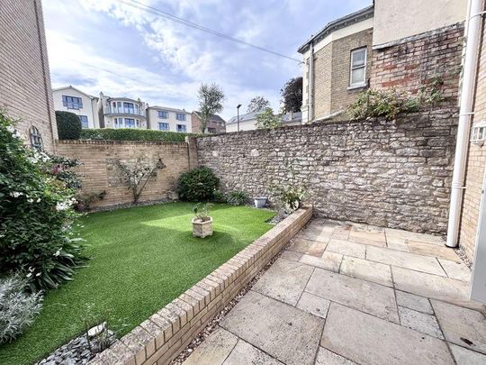 4 bedroom terraced house to rent - Photo 1