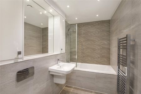 A very smart one bedroom luxury apartment located on the second floor of one of York's most exclusive developments, The Residence. - Photo 4
