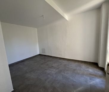 Location Appartement 3 pièces 80m² HYERES 83400 - Photo 4