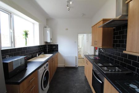 4 bedroom terraced house to rent - Photo 4