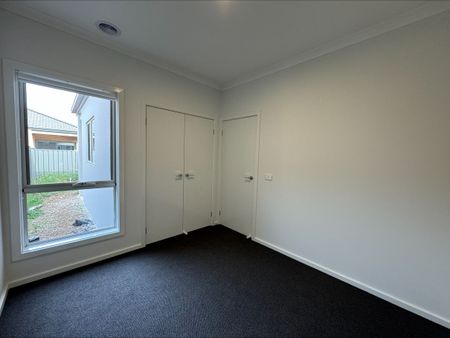 Spacious Living with Modern Comforts - Photo 4