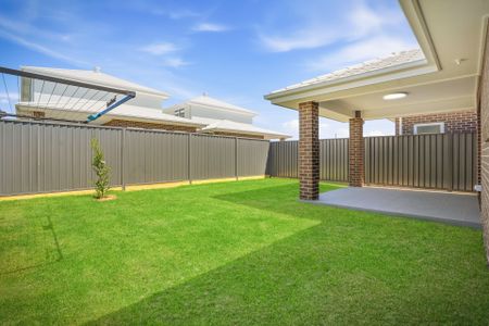 Stunning Brand New 4-Bedroom Home for Rent in Oran Park - Photo 3