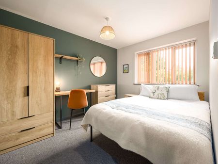 OX Living is proud to present this high-quality 8-bedroom co-living property, perfect for working professionals looking for stylish, stress-free living. Room 1 - Photo 3