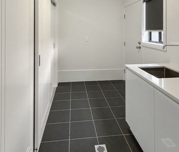 Family home in the Heart of Southlakes - Photo 6