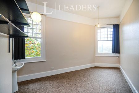 5 bedroom flat to rent Port Hall Avenue, Brighton, BN1 - Photo 3