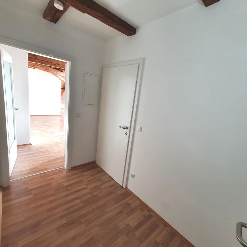 Geförderte Dachgeschosswohnung im 2. Stock mit 62 m² - Photo 1