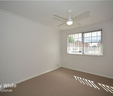 3 bedroom, 2 bathroom Townhouse - Photo 5