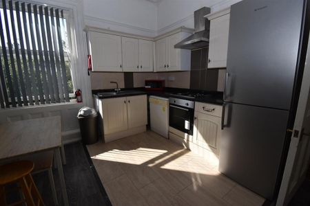 4 bedroom apartment to rent - Photo 5