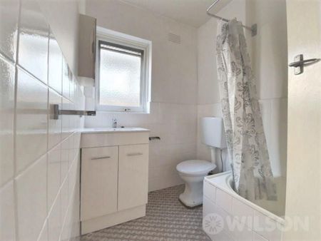 One Bedroom Apartment of St Kilda’s most sought-after streets - Photo 5