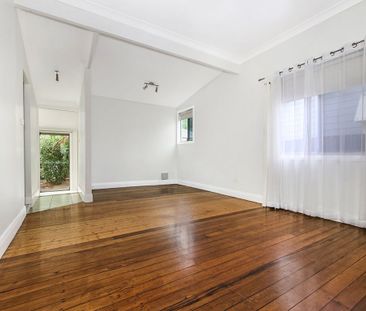 Freestanding renovated home - Photo 4