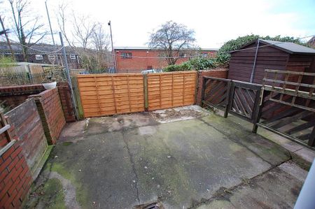 2 bedroom end of terrace house to rent - Photo 2