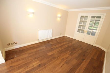 Pembroke Road, Woking, Surrey, GU22 - Photo 2