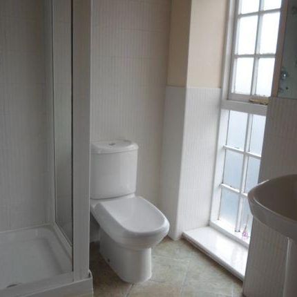 2 bedroom coach house to rent - Photo 1