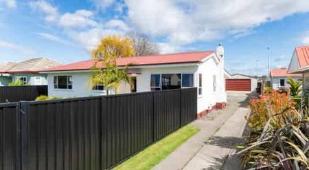 Three Bedroom Home In Prime Location - Photo 3