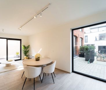 Duplex met terras in totaal renovatieproject te Zurenborg - Photo 1