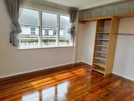 FAMILY-FRIENDLY HOME IN TRENTHAM (< 1 Min to SH2) - Photo 3