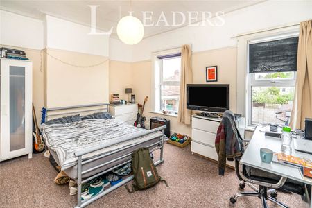 3 bedroom house to rent Olivia Grove, Manchester, M14 - Photo 2