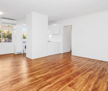 Beautifully Renovated Apartment in a Convenient Location - Photo 2