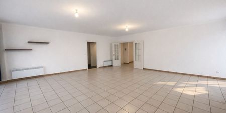 Appartement te huur in Roeselare voor € 750 met 2 slaapkamers - Photo 3