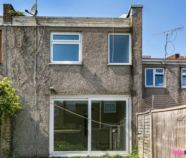 3 bedroom terraced house to rent - Photo 2
