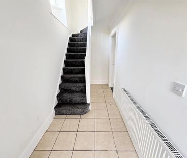 3 bedroom end of terrace house to rent - Photo 1