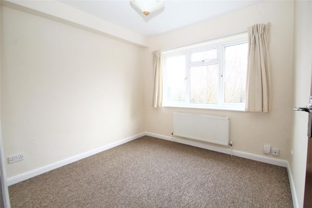 Deeds Grove, High Wycombe - Photo 1