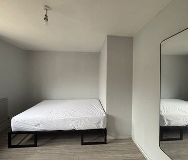Room in a Shared House, London, E16 - Photo 2