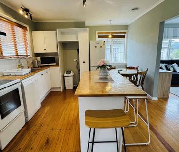 Beautifully 3- bedroom home with spacious garden & great outdoor li... - Photo 2