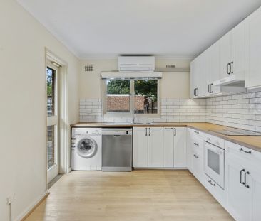 A generous home minutes from everything - Photo 2