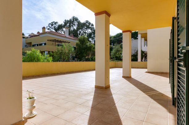 Apartamento T5 com terraço virado a Sul, em condomínio fechado no Estoril - Photo 1