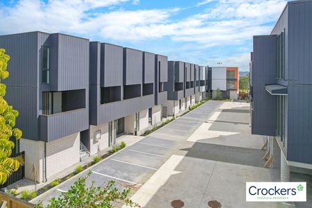 Brand New 3 Bedroom 3 Bathroom Townhouse - Photo 4